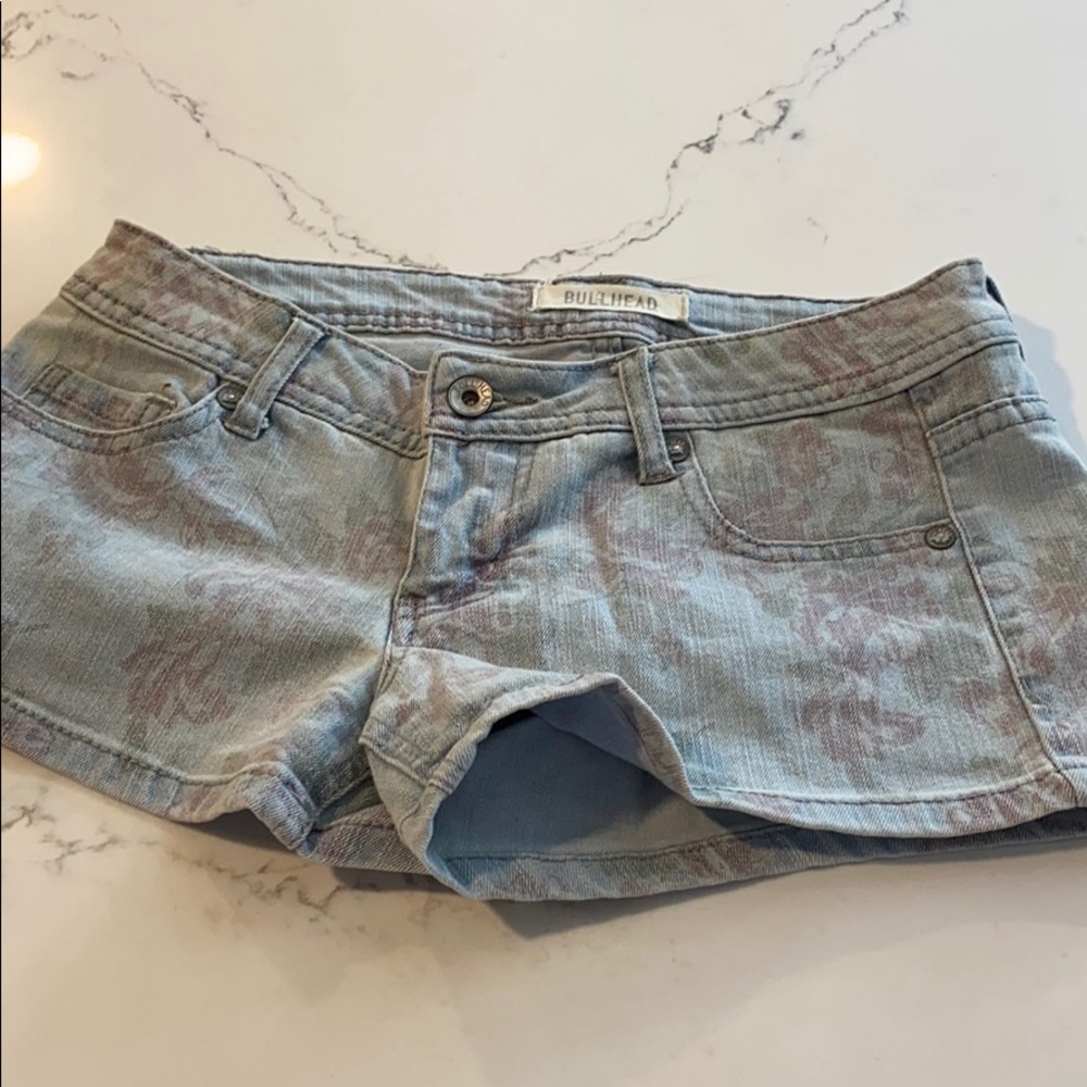 Bullhead floral jean shorts